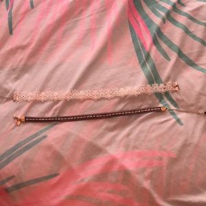 I am selling 2 chokers 🤩